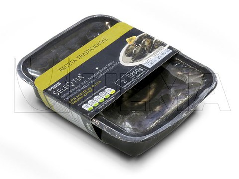 Txipiroiak tintan ontziratzea erretilu termozigilatuan Txipiroiak tintan ontziratzea erretilu termozigilatuan