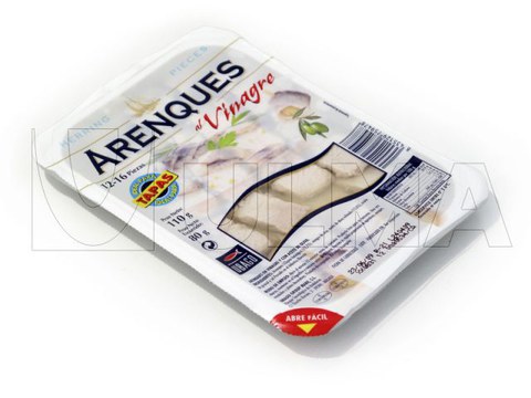 Sardinzarrak ozpinetan ontziratzea erretilu termozigilatuan Sardinzarrak ozpinetan ontziratzea erretilu termozigilatuan