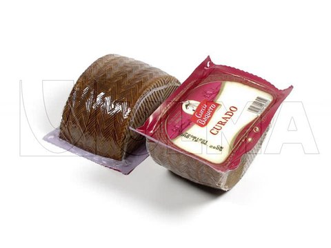 Gazta erdia hutsean termoformatuan film malguan ontziratzea