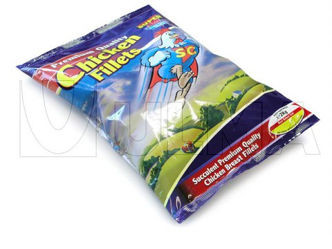 Izterrak eta oilasko-bularki izoztuak kuxin-poltsan ontziratzea