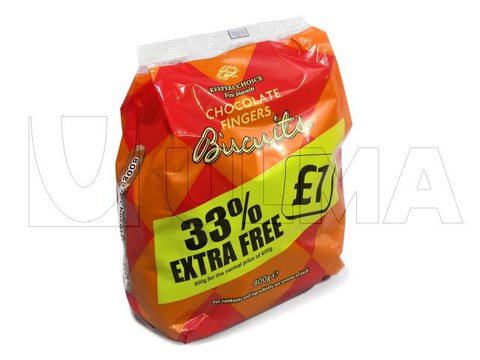 Envasado de galletas de chocolate en fondo estable y film BOPP.